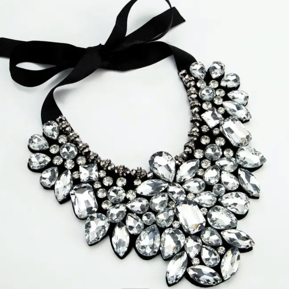 Gorgeous Rhinestone "Bib" Statement Necklace - Picture 4 of 5